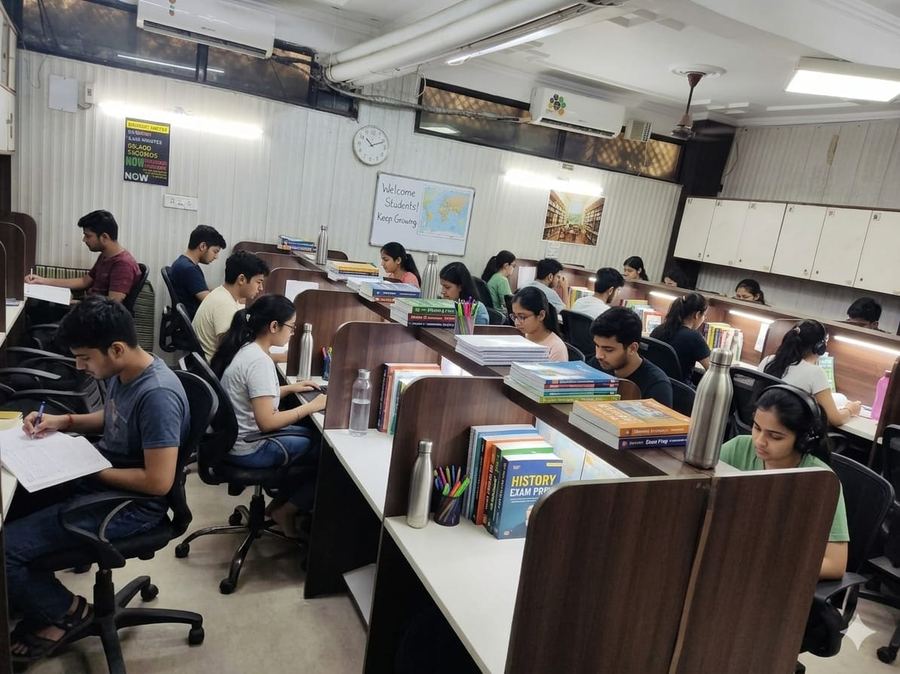 Study hall with students at wooden cubicles — Achievers Library Dwarka